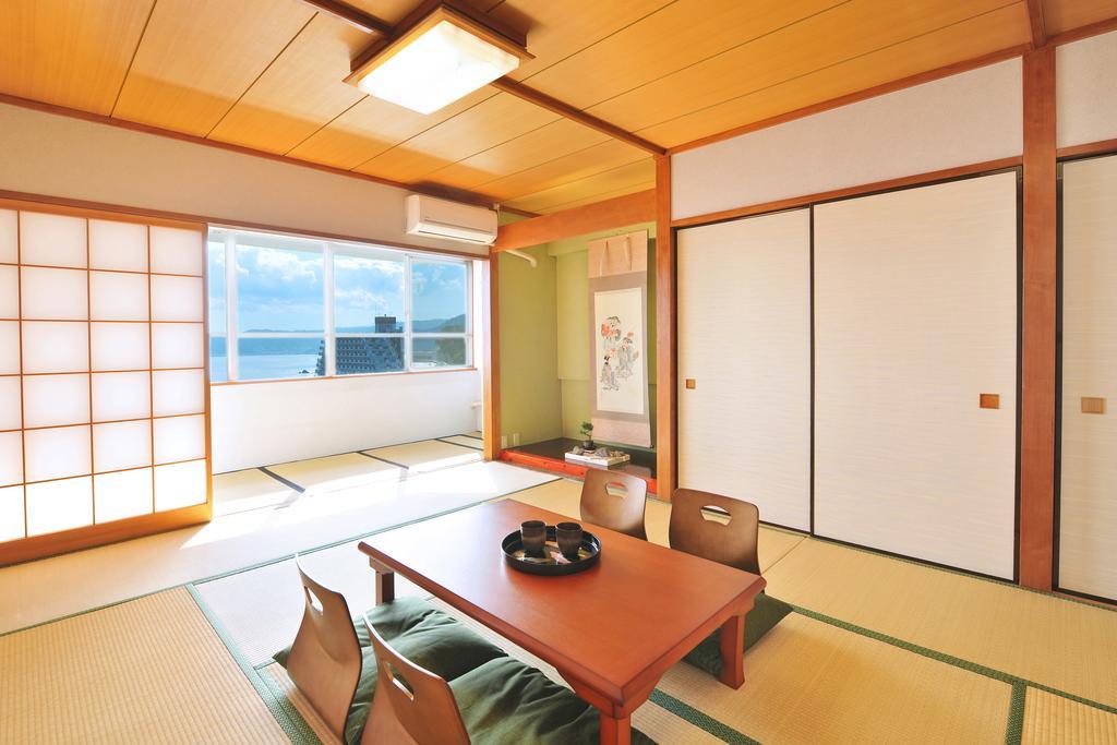 Onsen Hostel Hinoemi Атамі Екстер'єр фото